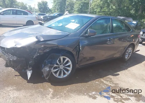 2017 Toyota Camry Le z USA, uszkodzony, nr VIN 4T1BF1FK2HU658361